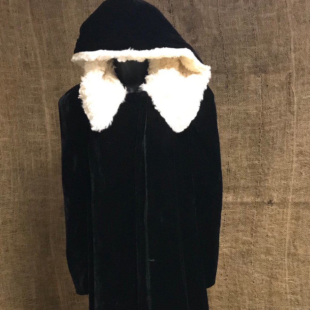 Vintage Velvet Full Lenghty Opera Coat with Hood